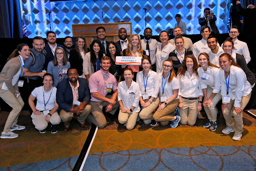 美國公共交通協(xié)會展合影